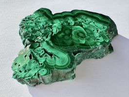 Malachite naturelle – tranche polie 235 g 