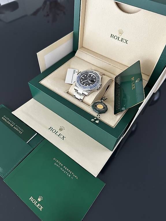 Rolex Orologi: Neue Rolex 126710 Batman – Nuovo e nell'imballaggio originale da Rotkreuz venduto da Nke7 2