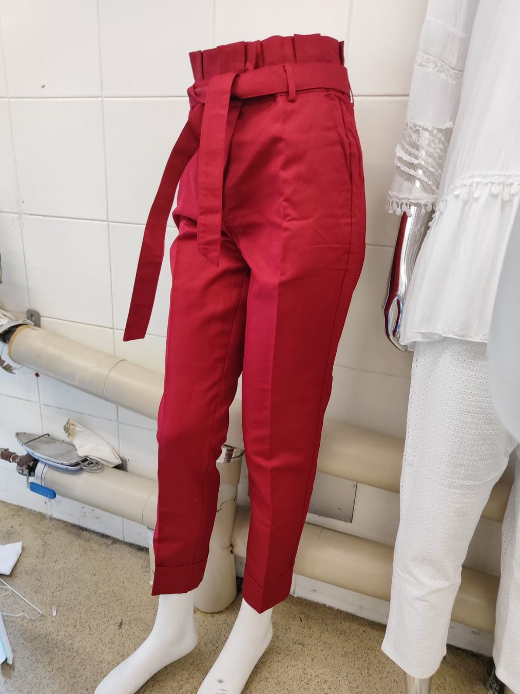 Pantaloni: Damen Hose GR 36 – Nuovo e nell'imballaggio originale da Langnau am Albis venduto da Judithsebi