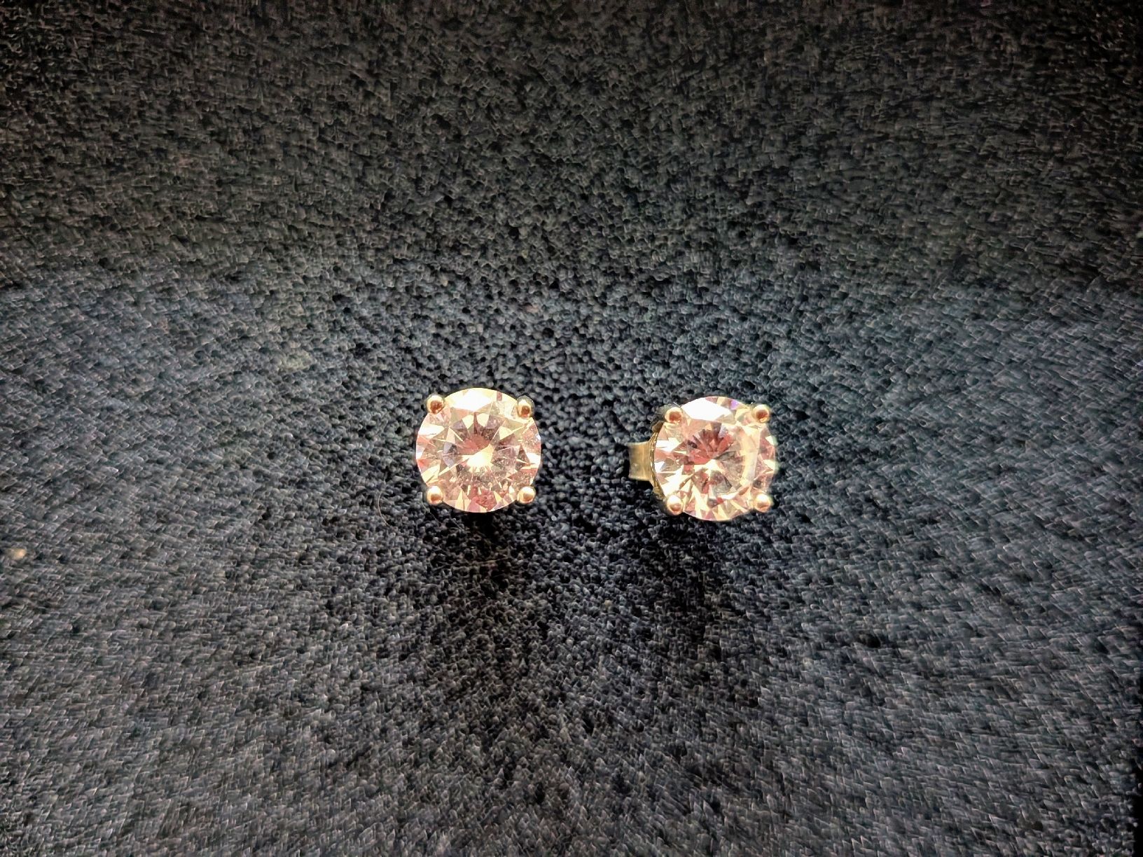 Ohrringe & -stecker: Silver Earrings Studs Cubic Zirconia – Gebraucht aus Lachen SZ von joa_rf9n