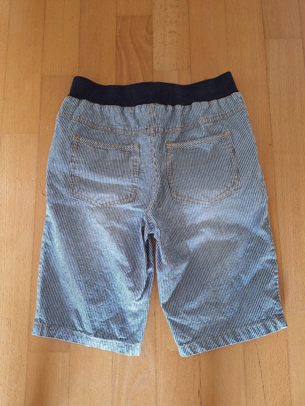Pantalons: Shorts in Gr.134 – D'occasion à Oberrieden par man_9tm2 1