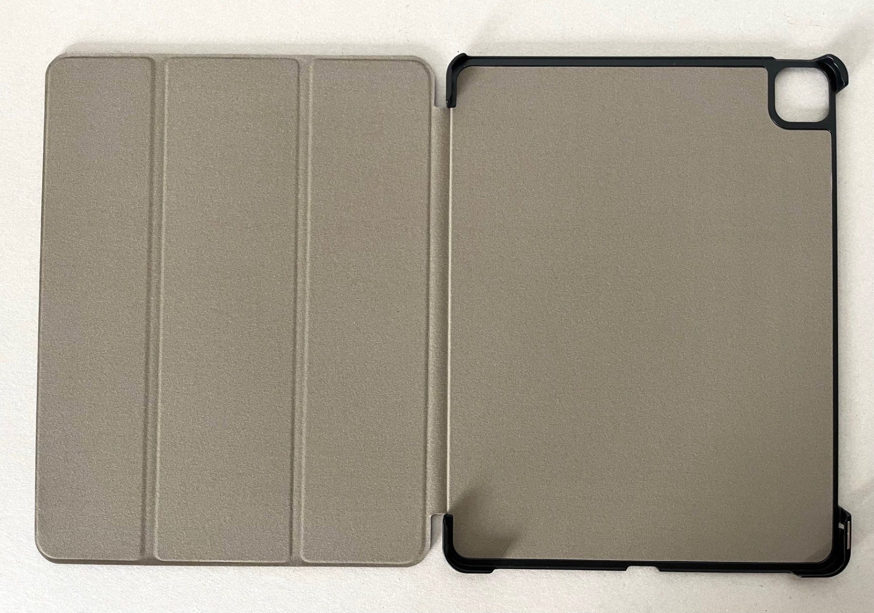 Apple Covers & Borse: Hülle Cover Hardcase - iPad Pro 13" 2024 – Nuovo e nell'imballaggio originale da Utzigen venduto da Flyblue 7
