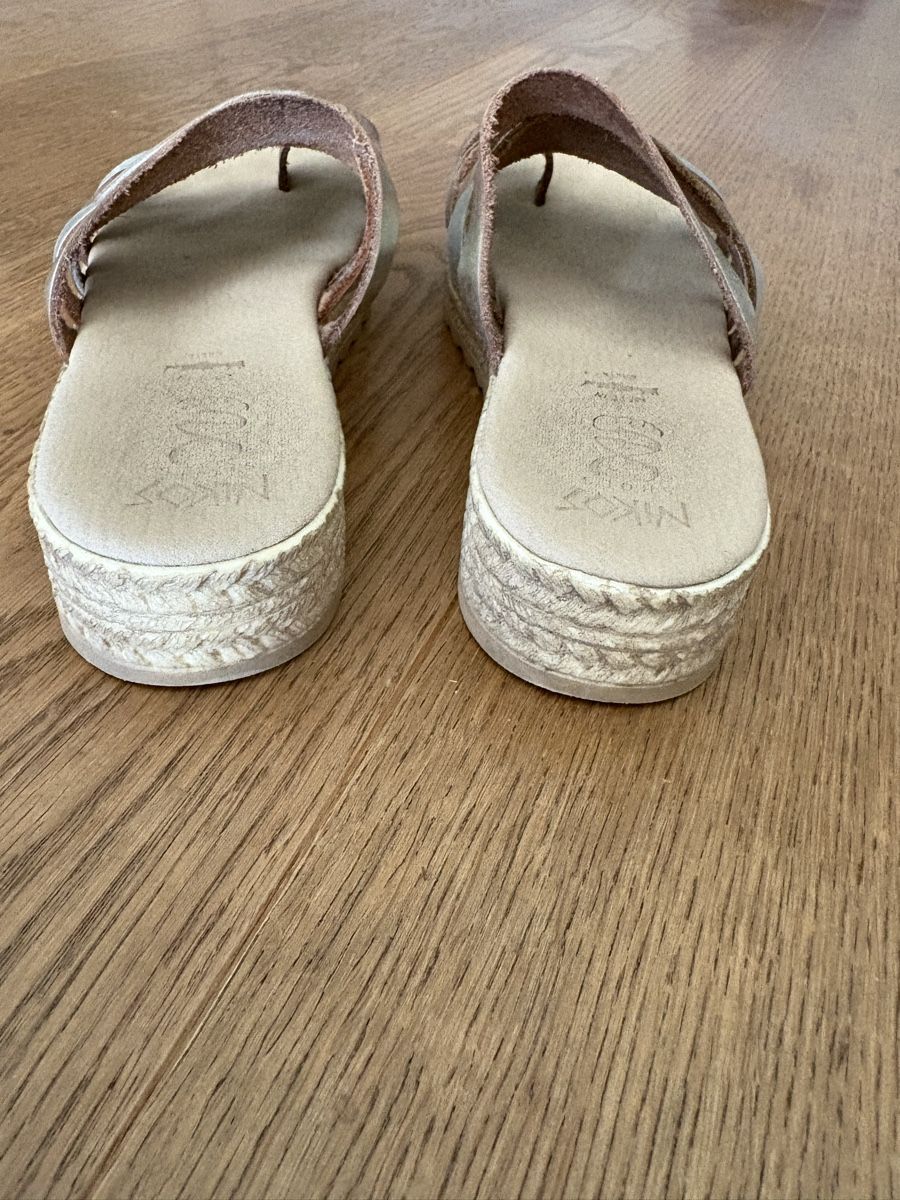 Chaussures filles: Griechische Ledersandale, Grösse 36 – D'occasion à Arth par Windig 2