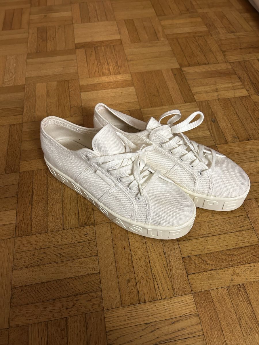 Superga Scarpe da donna: Superga Sneaker weiss – Usato da Zürich venduto da alv_pqz2