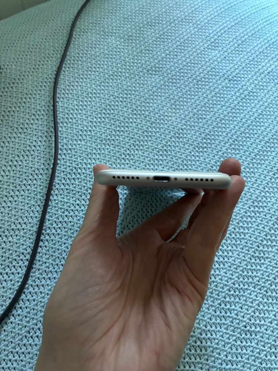 Apple Handys / Smartphones: iPhone 8 256gb weiss – Neu (gemäss Beschreibung) aus Basel von baloon8 4