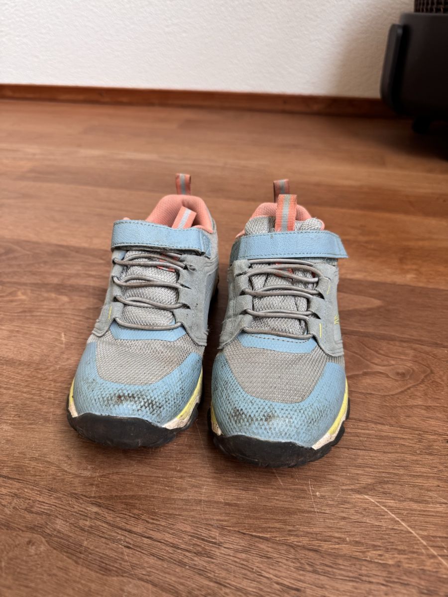 Scarpe per ragazzi: Kinder Trekkingschuhe, Gr 33 – Usato da Luzern venduto da simona80