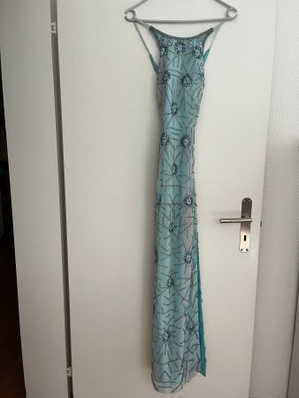 Türkisfarbenes Abendkleid mit Pailetten & silbrige Stickerei