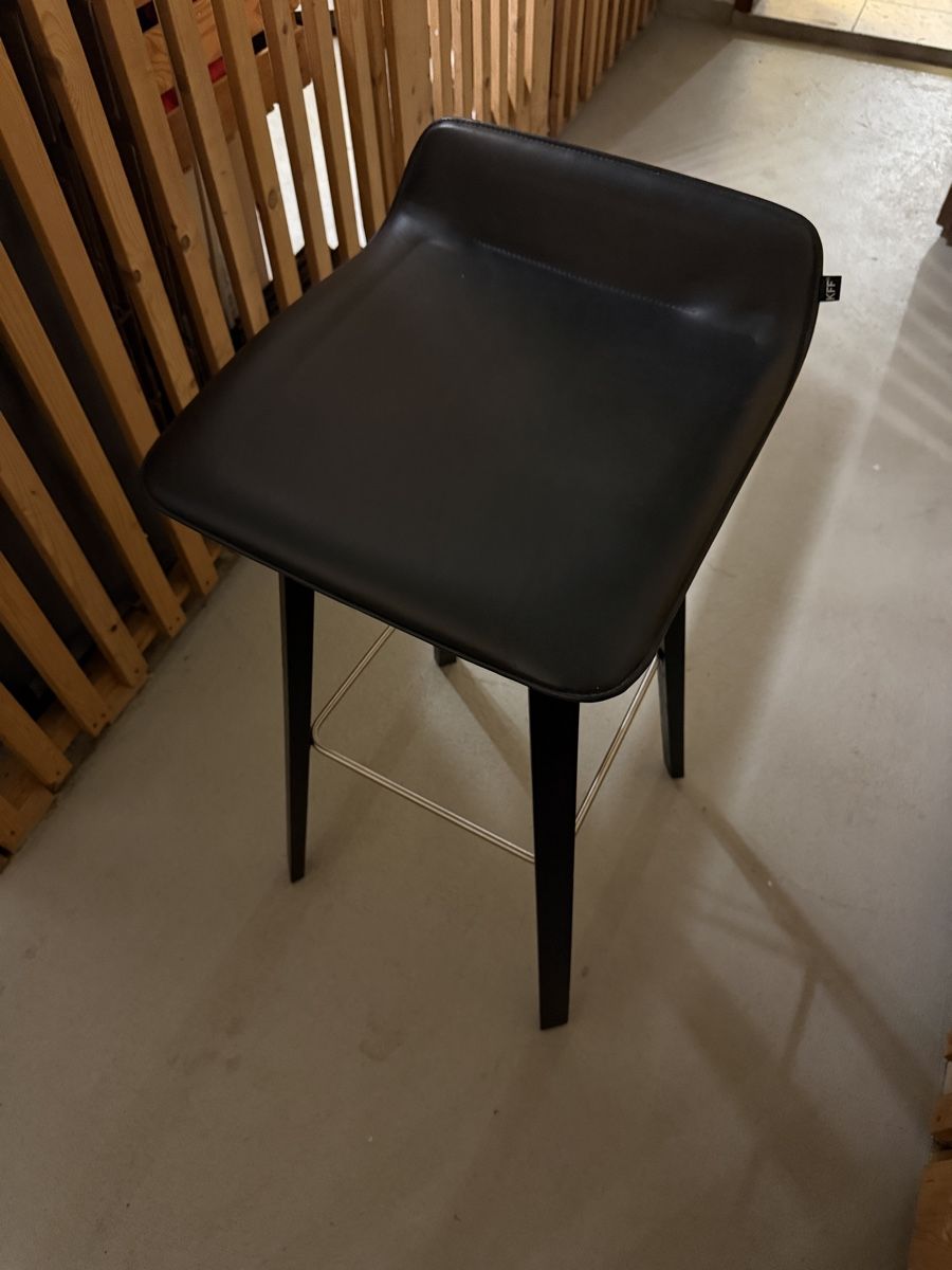Tabourets: KFF Barhocker echtleder schwarz – D'occasion à Zürich par guel_1907 1