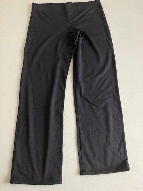 Hosen: Pantalon noir confortable taille T 46 – Gebraucht aus Marin-Epagnier von rchouchouu