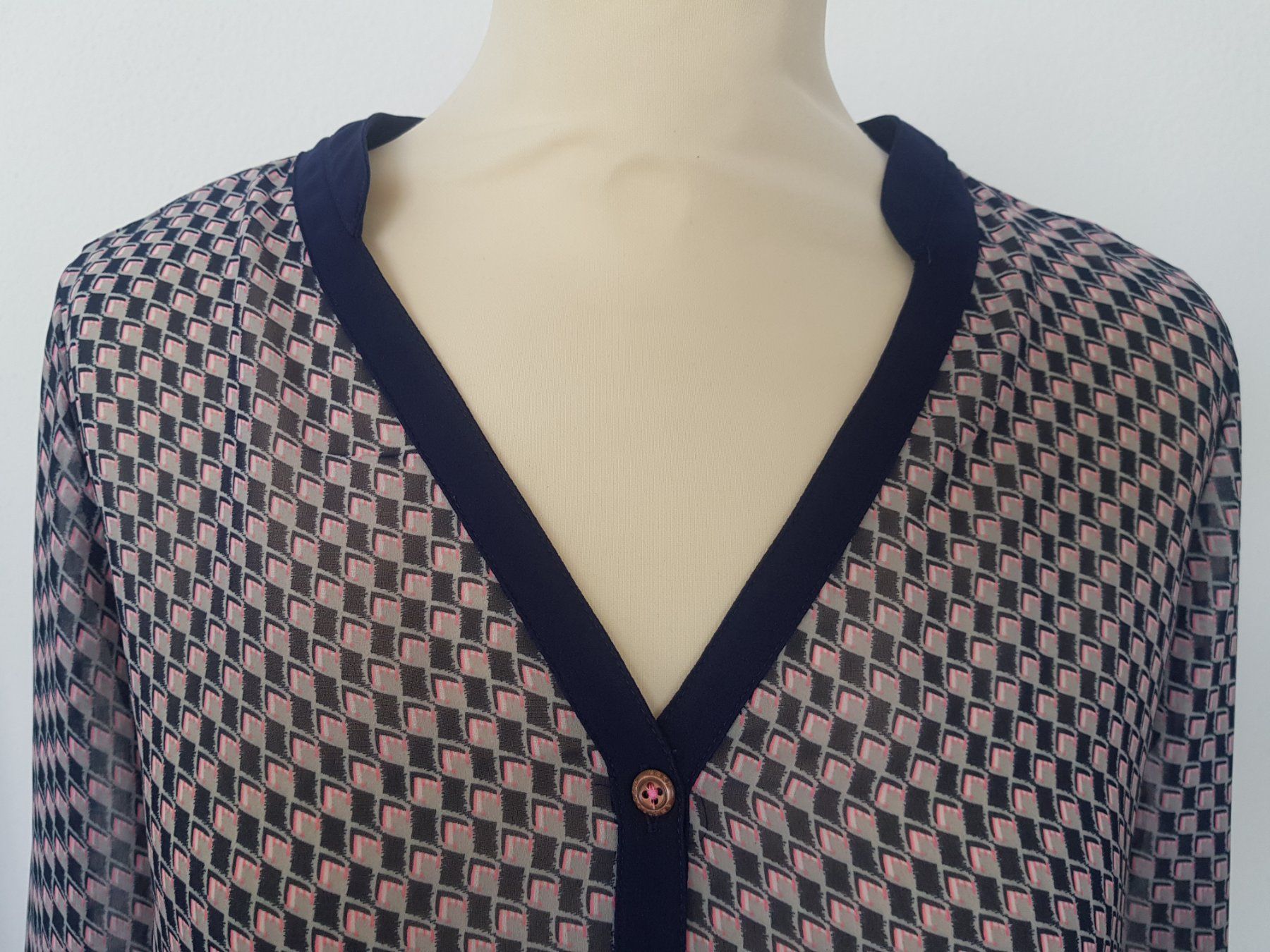 Mexx Camicette: NEUWERTIGE DAMENBLUSE VON MEXX – Usato da Root venduto da LifestyleAccessoires 2