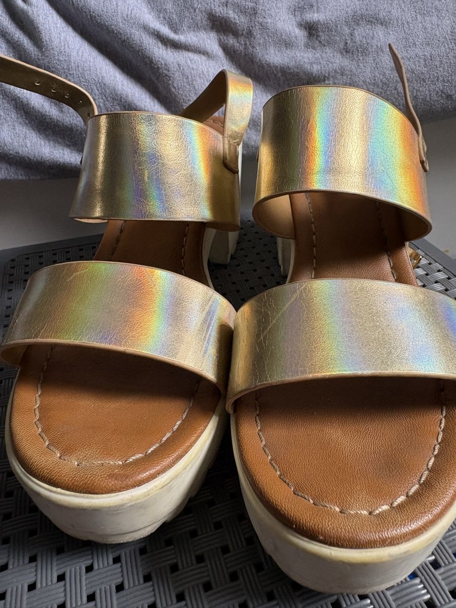 Scarpe da donna: Glänzende Sandalen mit Absatz, Grösse 38 – Usato da Zürich venduto da Luisashyale 1