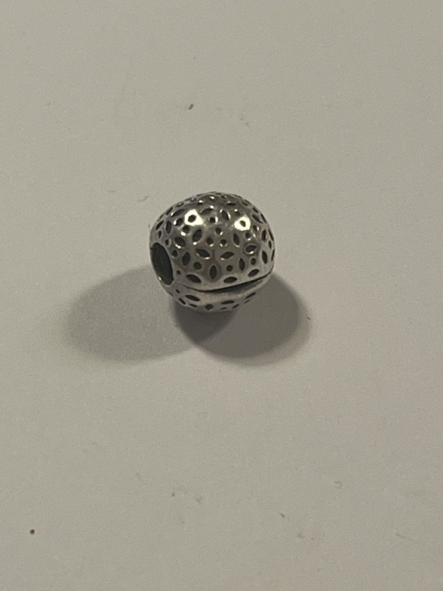 Pandora Ciondoli: Neuwertiger Pandora Clip mit Muster, 925 Silber. – Usato da Luzern venduto da Wusjx