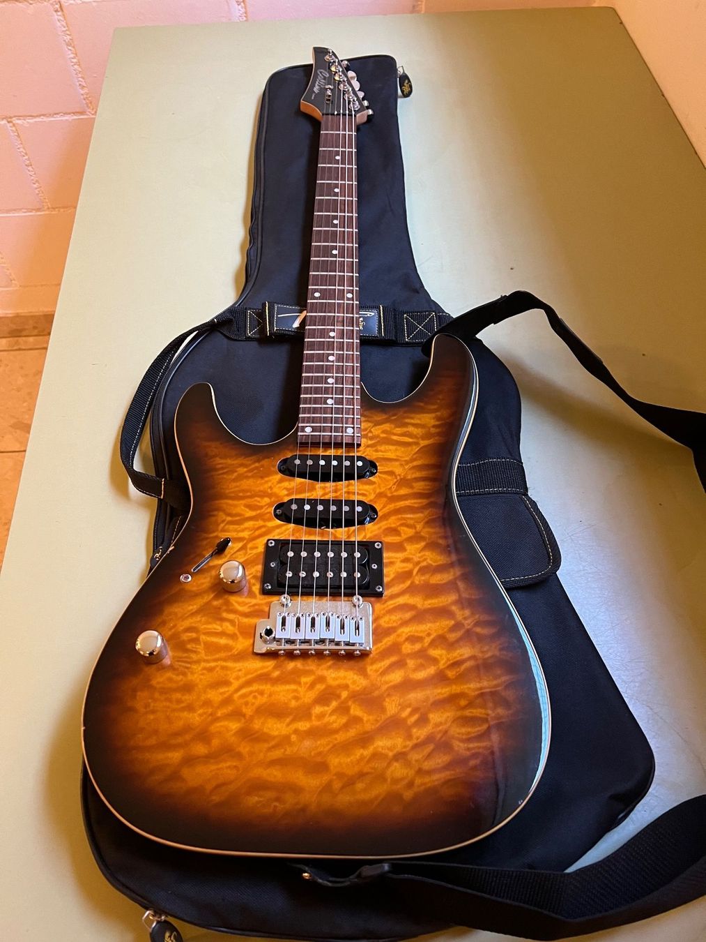 Instruments de musique: Schöne linkshänder Gitarre – D'occasion à Hochdorf par Brandnew 5