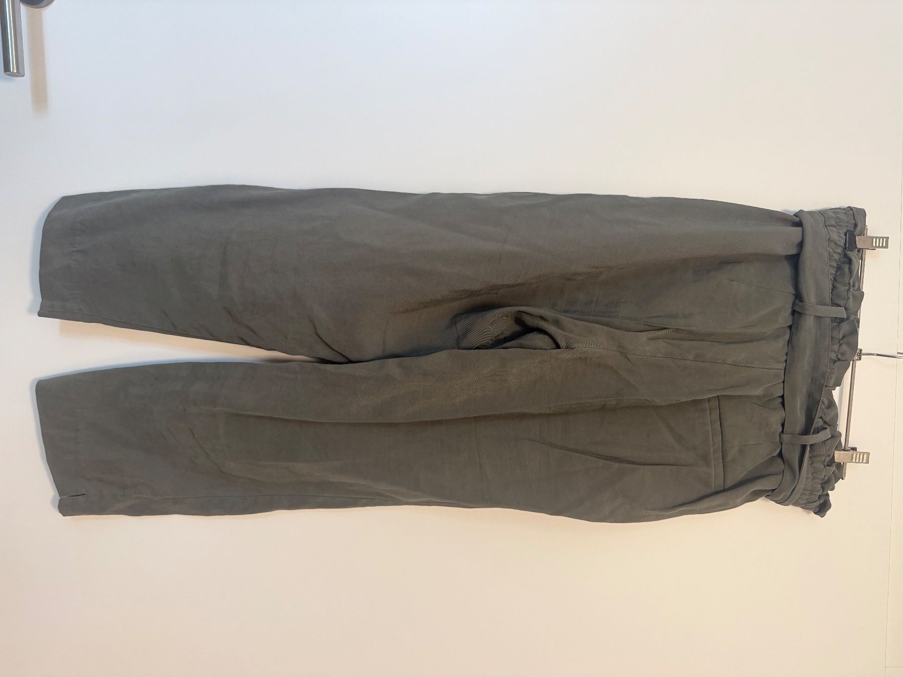 Zara Pantalons: Zara - Paperbag Hose - khaki - M – D'occasion à Zug par tami12 2