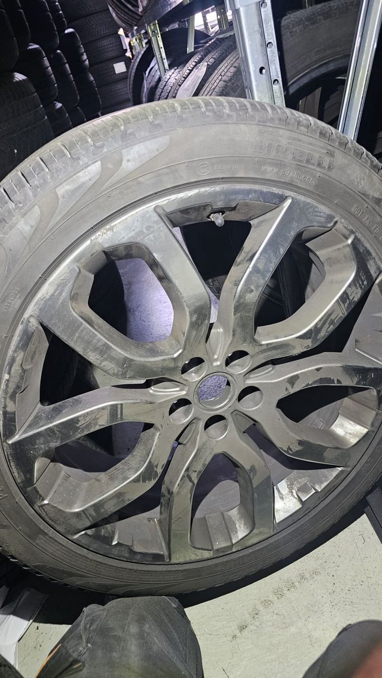 Land Rover Pneus & Kompletträder: 4x roues complètes LANROVER ORIGINAL RANGE ROVER 8X20 – Gebraucht aus uvrier von mag_2y8x