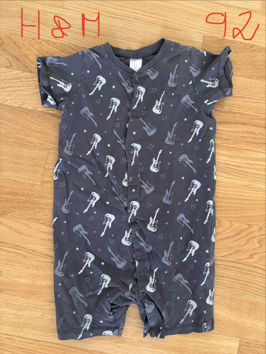 H&M Pyjamas & Ähnliches: Strampler kurz H&M Grösse 92  – Gebraucht aus Liestal von Efri33