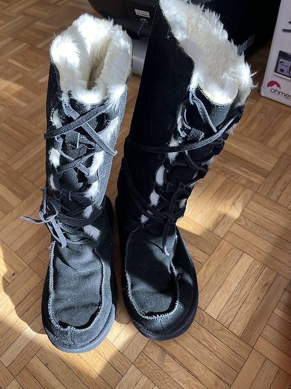 Damenschuhe: Ugg schnür Boots  – Gebraucht aus Baar von MelMel04 1