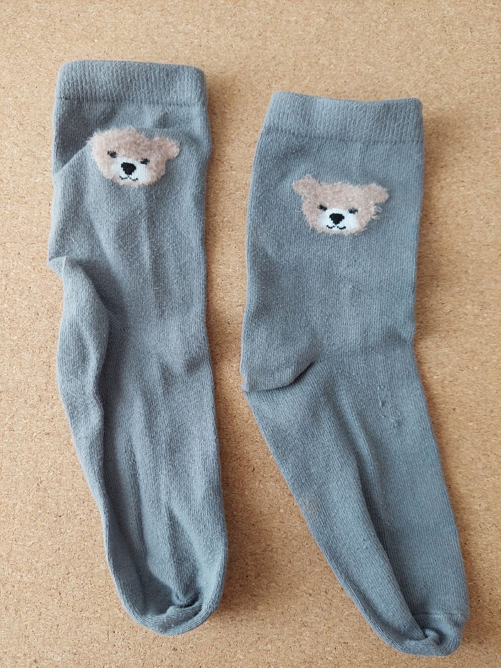 Socken: Socken mit Bärchen – Gebraucht aus Neftenbach von Joyvdberg
