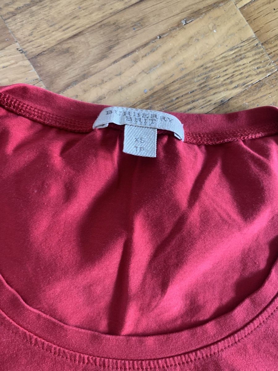 Top: Burberry rotes Oberteil – Usato da Zürich venduto da Nikuska32 4