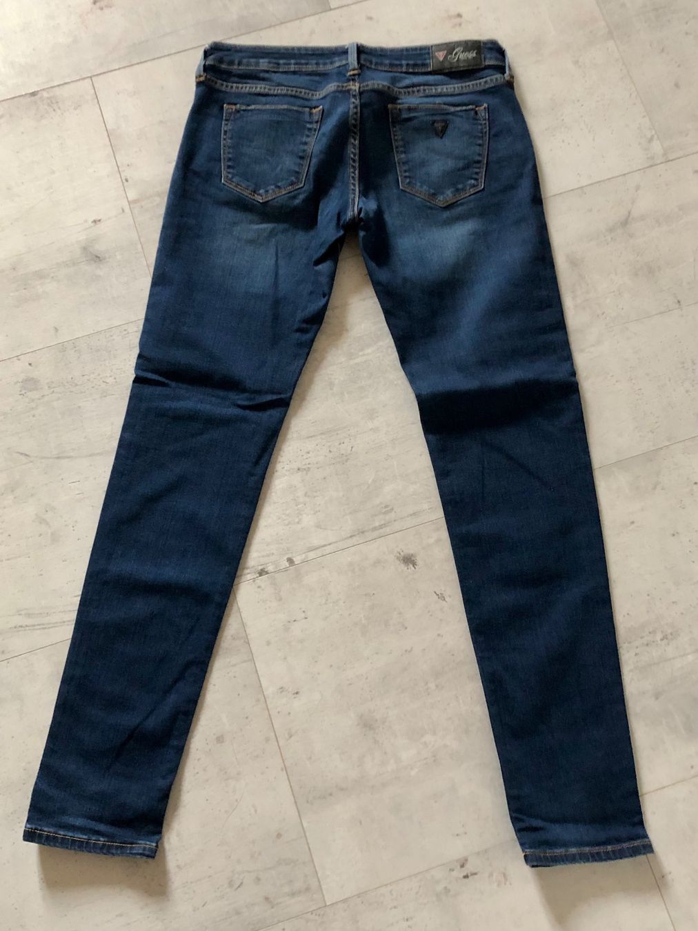 Guess Jeans: 3 Jeans Guess taille 28 US – Nuovo (secondo la descrizione) da Renan BE venduto da atila08 6