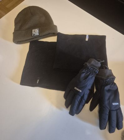 Winter Set Wedze Handschuhe Mütze und Schlauchschal schwarz 