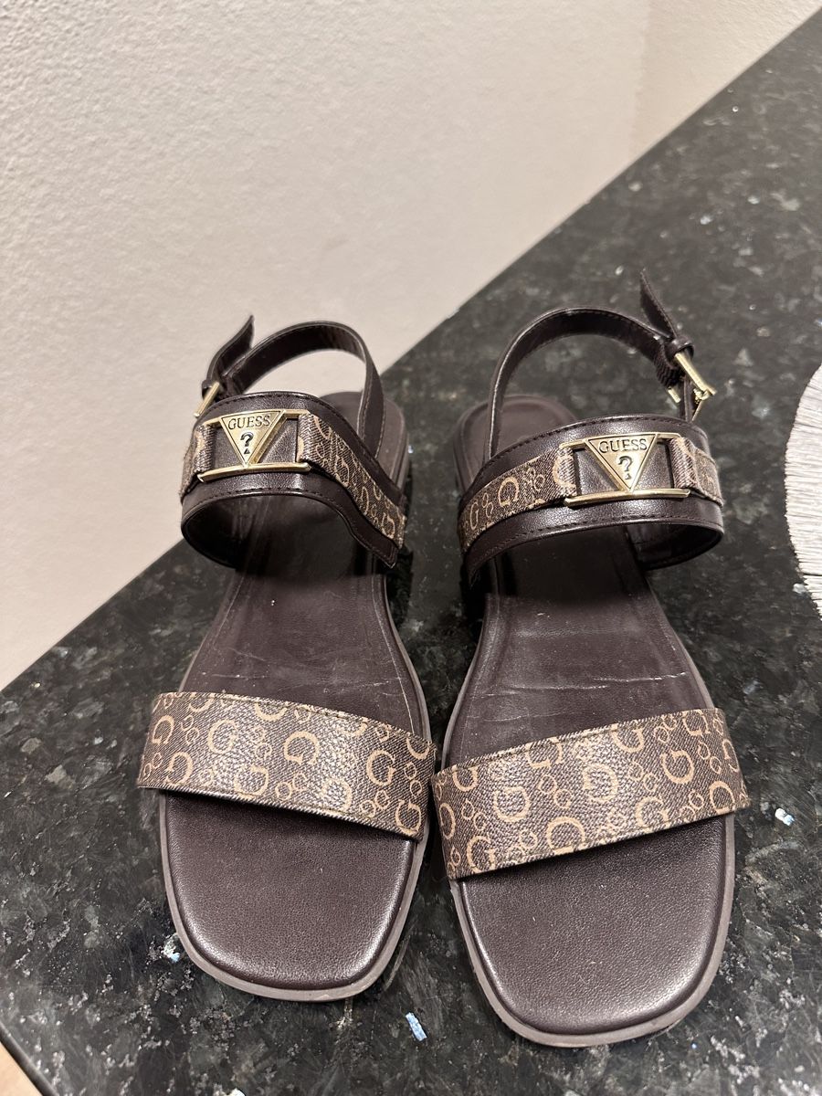 Guess Scarpe da donna: Guess Sandalen, braun – Nuovo (secondo la descrizione) da Oberurnen venduto da nes_8xqt