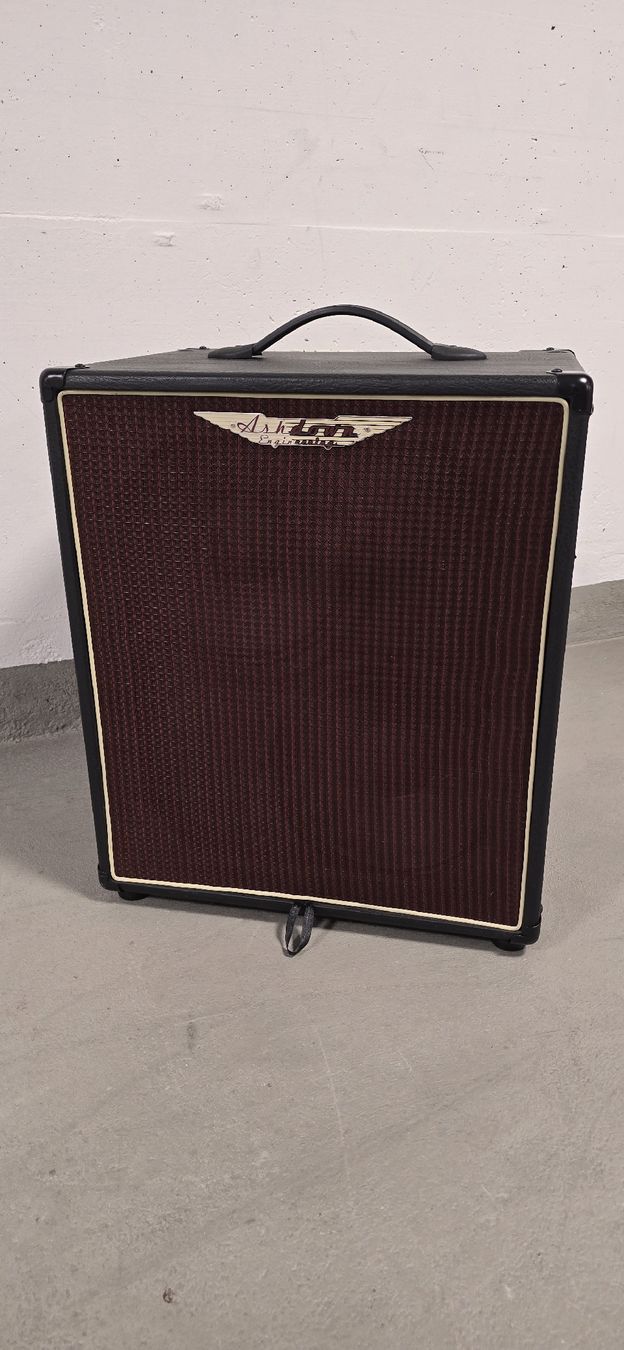 Ashdown Engineering Amplificatori: Ashdown AAA 300-210T mit Box 115T – Usato da Emmetten venduto da Amelandrea 4