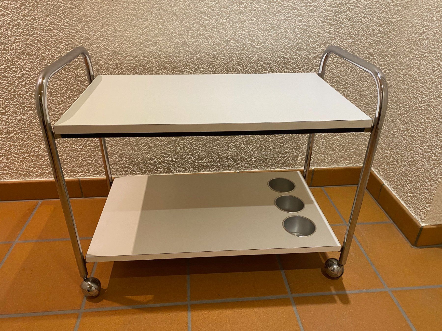 Servierwagen: Design-Servierwagen Victoria – Gebraucht aus Zürich von