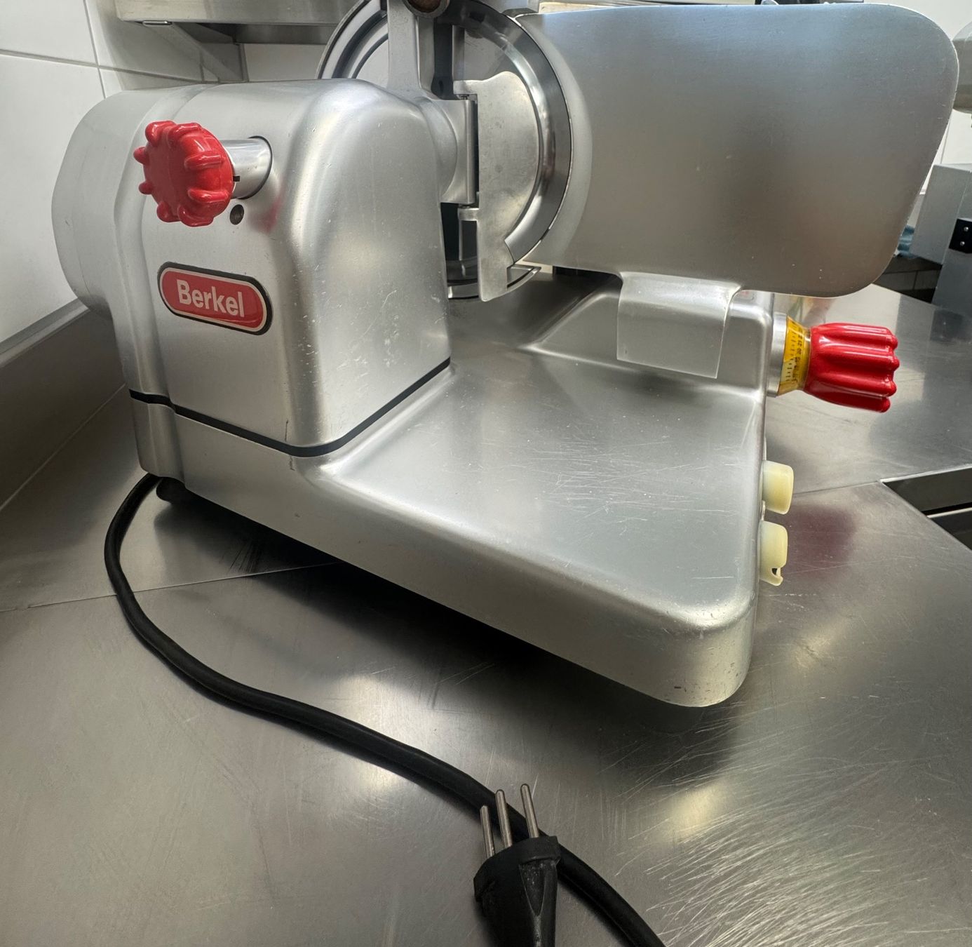Berkel Küchengeräte: Aufschnittmaschine Berkel – Gebraucht aus Uznach von maben01 1