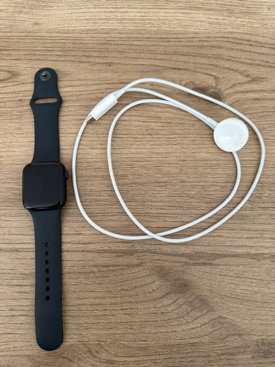 Apple Smartwatch: Apple Watch SE (2. Gen) – D'occasion à Niederuzwil par celine.m