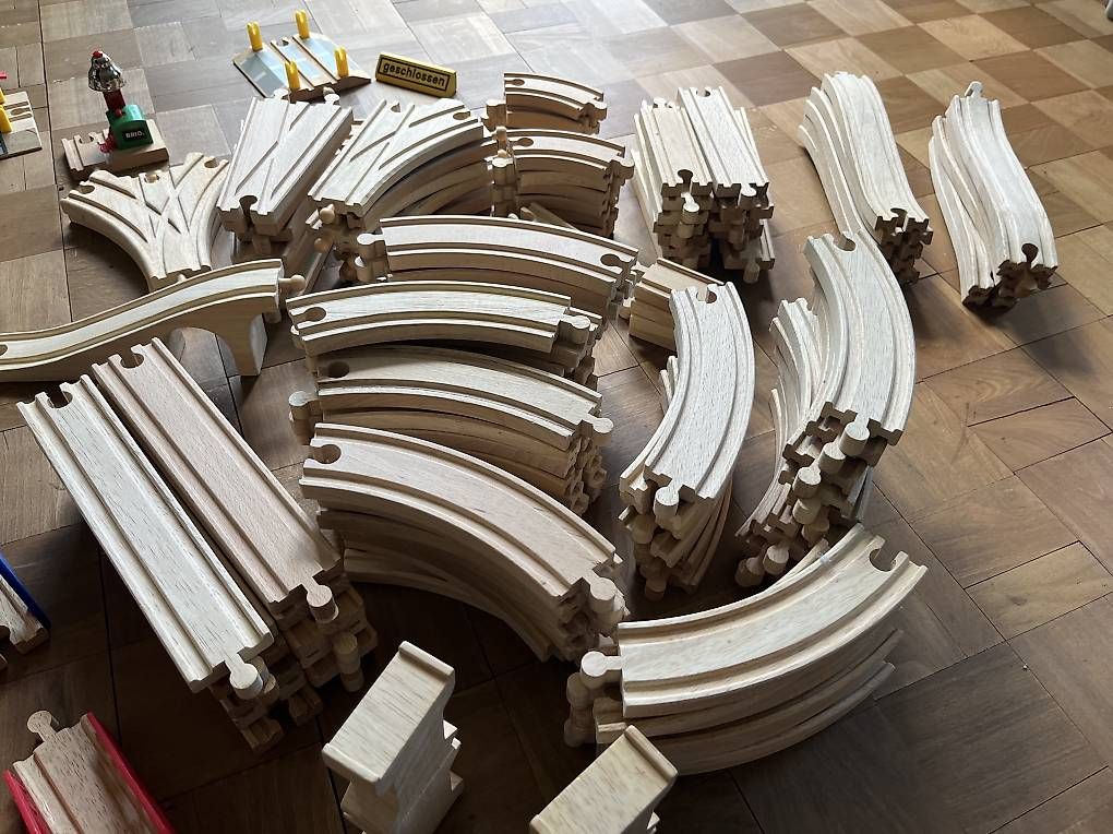 Spielzeuge: Brio Holzeisenbahn  – Gebraucht aus Bern von Einschlag 3