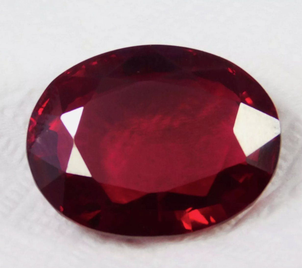 Pietre preziose: Certified 43.40 Ct – Nuovo e nell'imballaggio originale da Genève venduto da AWWA