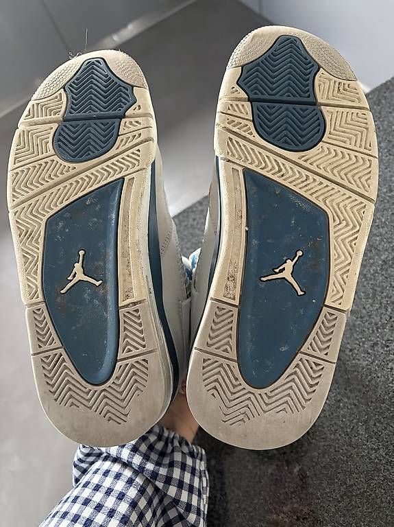 Scarpe da uomo: Jordan 4 – Usato da Areuse venduto da Nic_wd9n 3