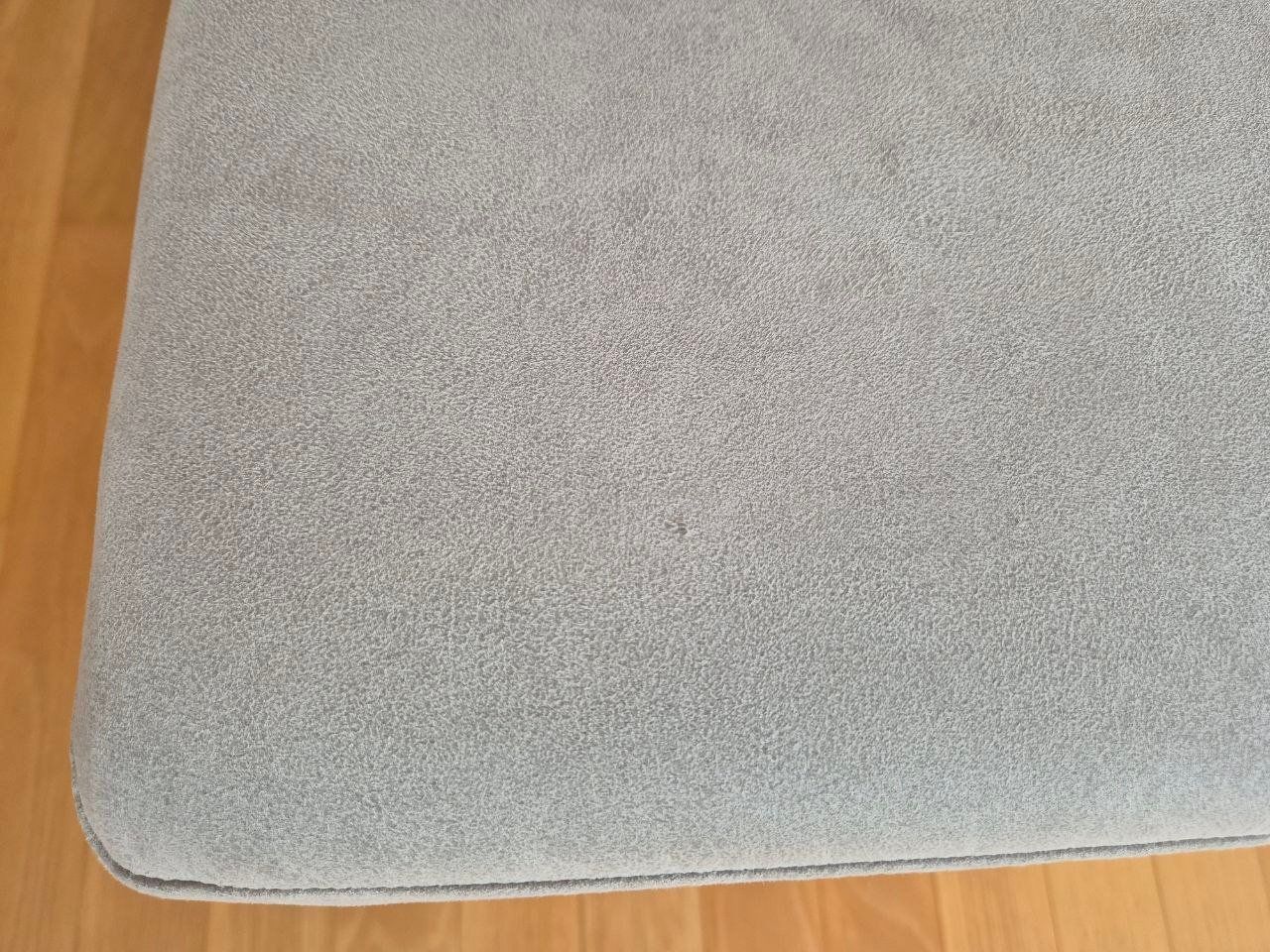 Sofas: Sofa - Hubacher Ecksofa silber neuwertig mit Ottomane rechts – Gebraucht aus Adliswil von Making 9