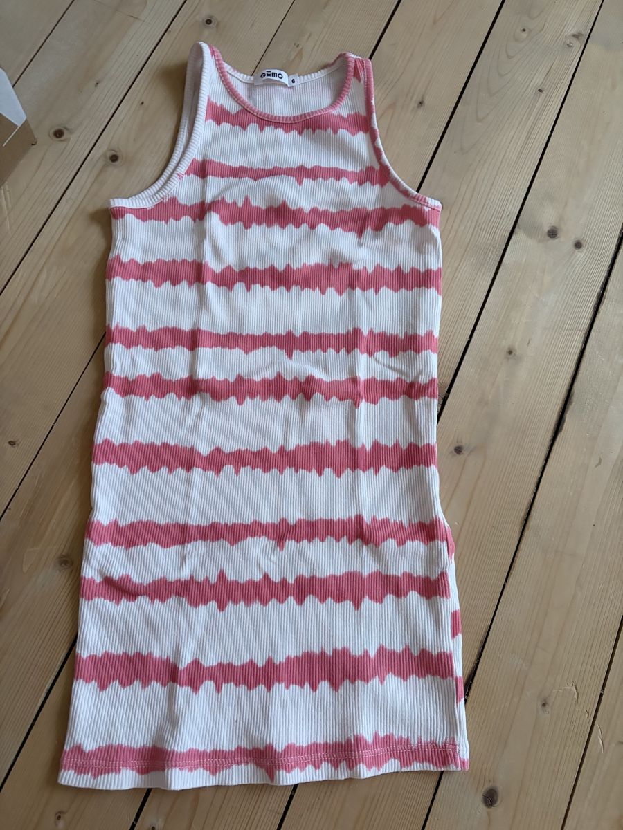 Vestiti & Gonne: Robe rayée rose et blanc, taille 116 – Nuovo (secondo la descrizione) da Sion venduto da Nelsonkatz