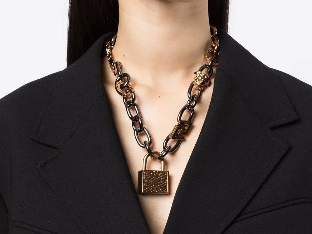 Versace Catenine: Versace & Greca Halskette mit Vorhängeschloss – Usato da Zürich venduto da dal_64sr 9