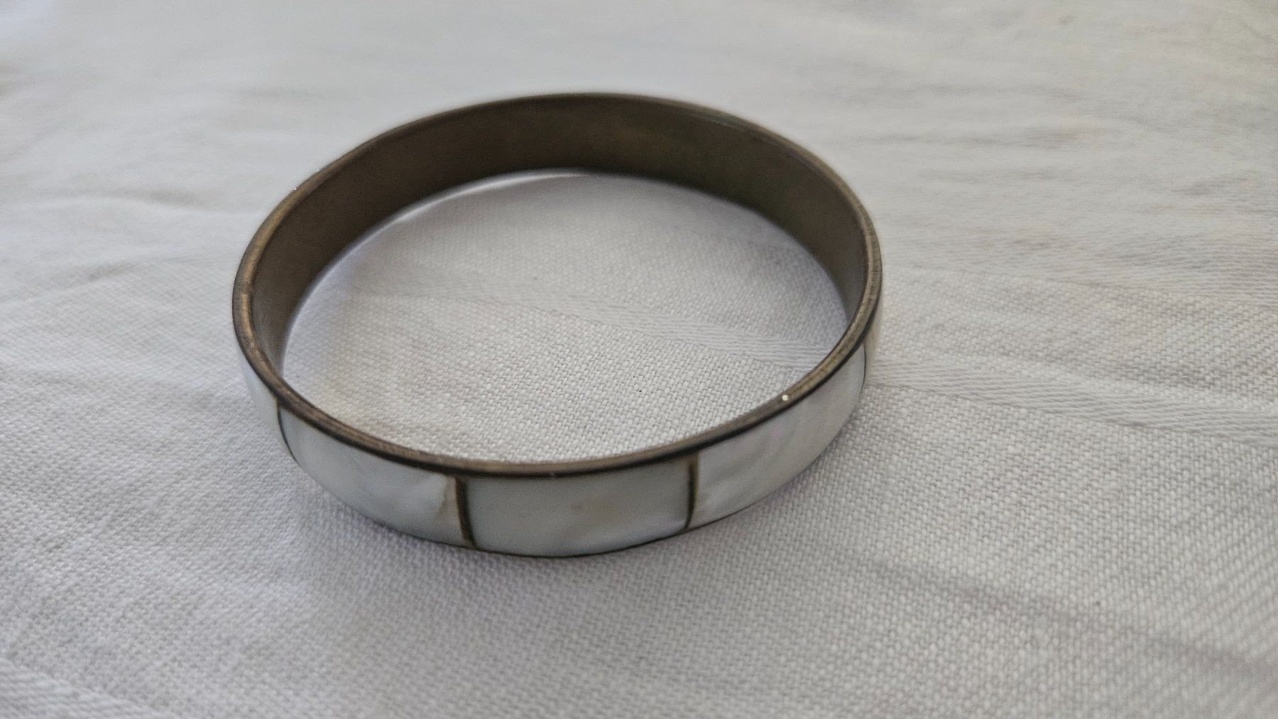Bracciali & Braccialetti: Bracciale rigido in metallo e madreperla – Usato da Melano venduto da H-Sara 1