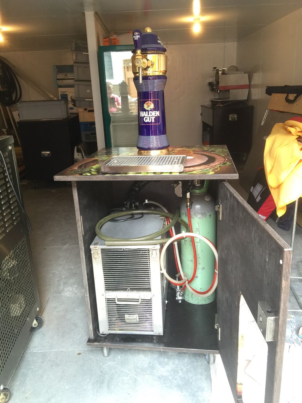 Allestimento di negozi e stand fieristici: Bier Ausschank Anlage – Usato da Steg im Tösstal venduto da hdiggelmann