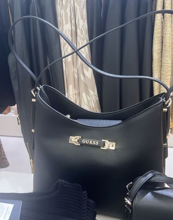 Guess Handtasche Schwarz - Top Zustand - Herbst Schnäppchen!
