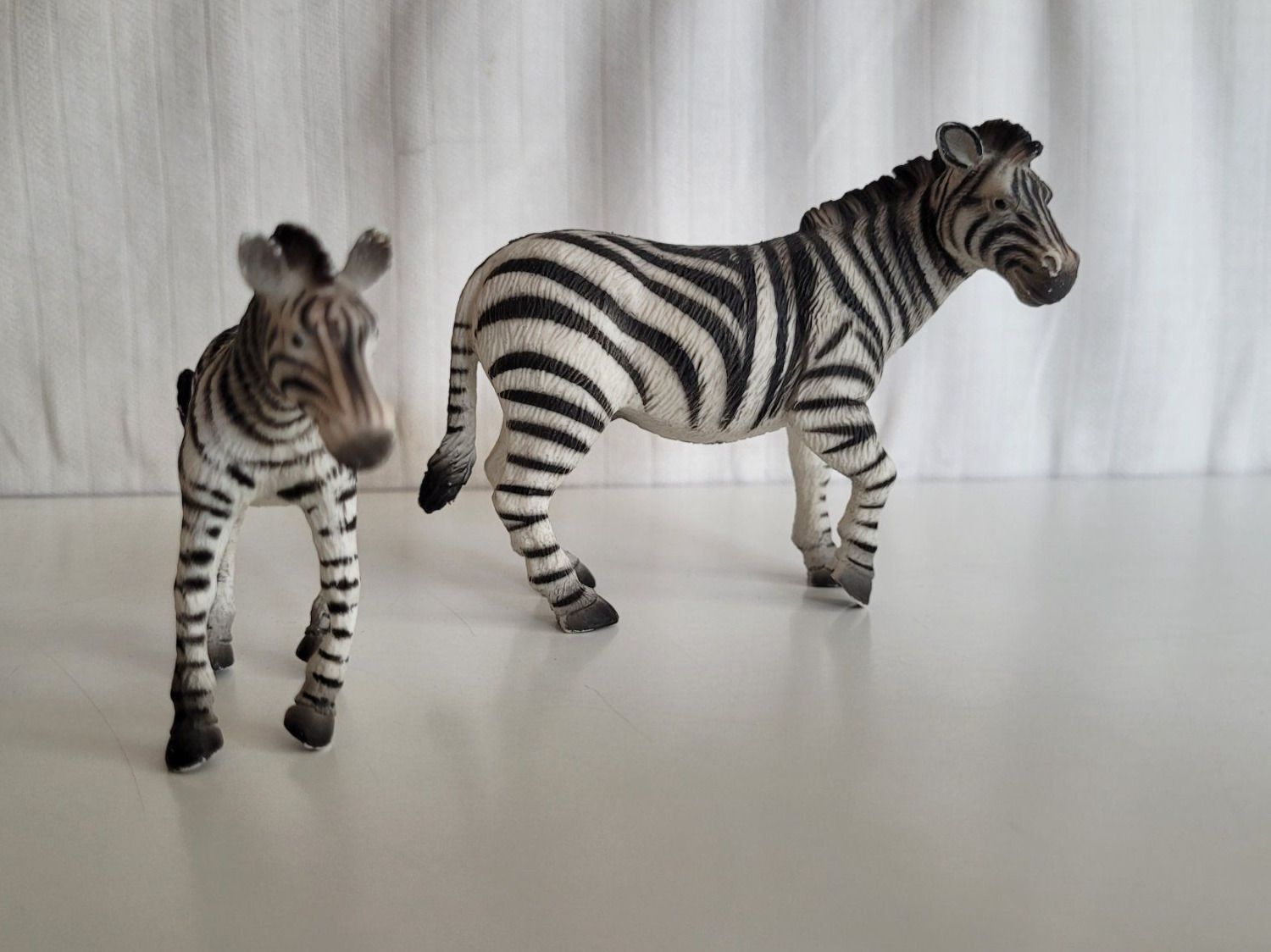 Figuren: 2 Stück, Zebra Tierfiguren in Miniaturform – Gebraucht aus Nottwil von echtMOMO 1