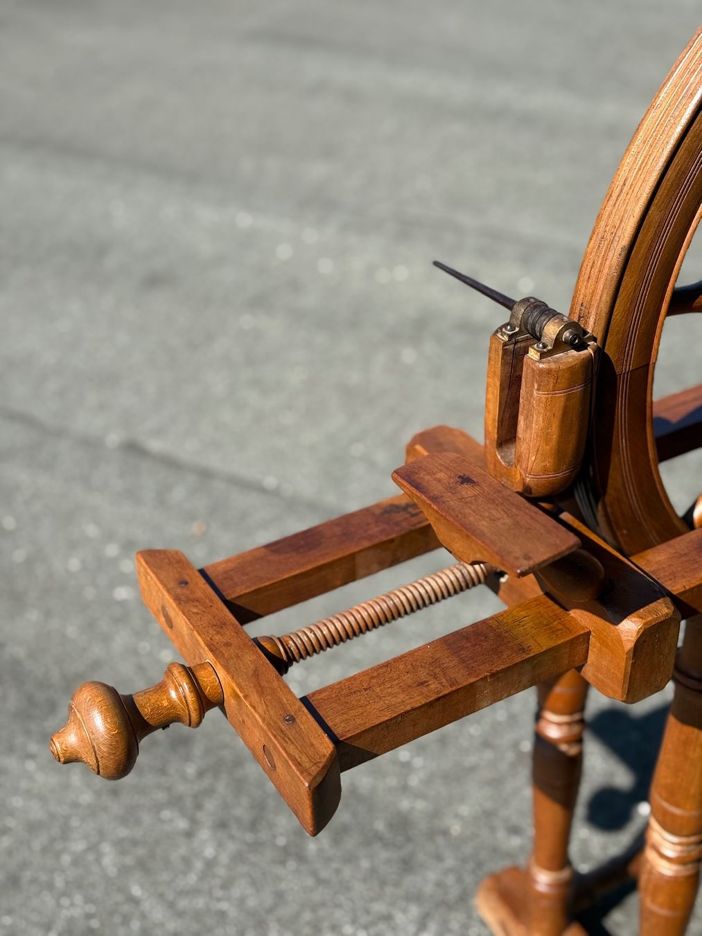 Spinnräder: Antikes Spinnrad aus Holz – Gebraucht aus Klingnau von Umweltklinik 9