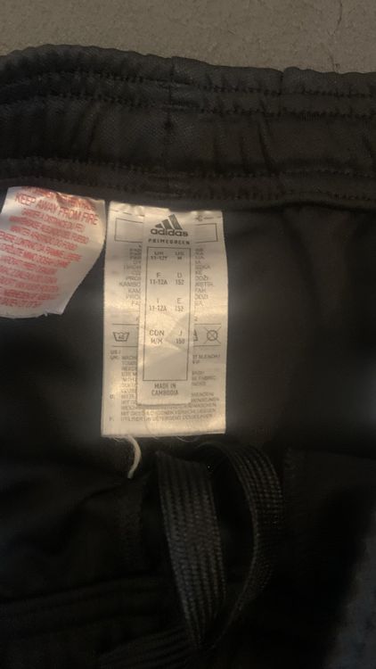 Adidas Hosen: Adidas Trainingshose Grösse 152 cm – Gebraucht aus Zürich von 15mayo15 2