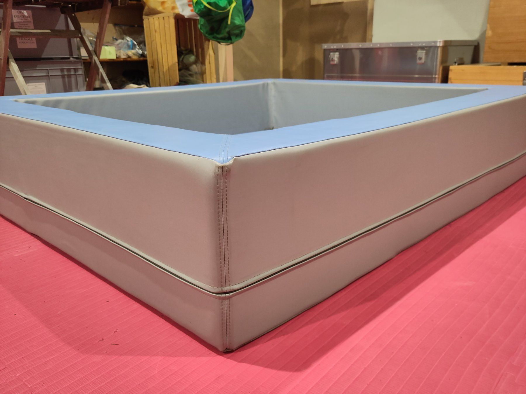 Giocattoli: Bällebad sehr robust & gross 1.4m x 1.6m – Usato da Studen SZ venduto da cith 1