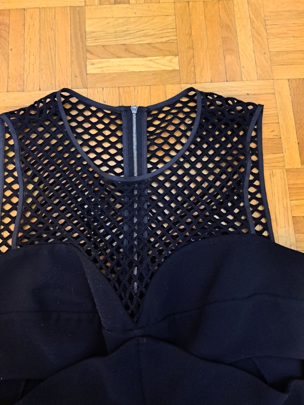 Sandro Vestiti: Robe Sandro noire, taille 2, avec détails en maille. – Usato da Chêne-Bourg venduto da mar_p5n7 3