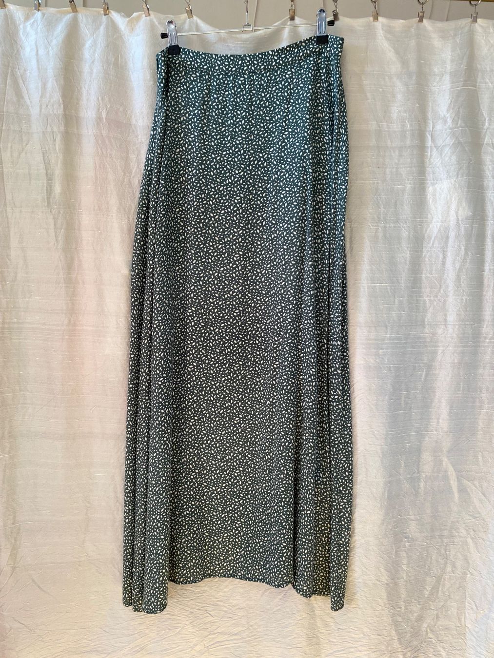 Gonne: Maxirock grün mit weissem Muster – Usato da Buchs Ag venduto da Cleaudia 1