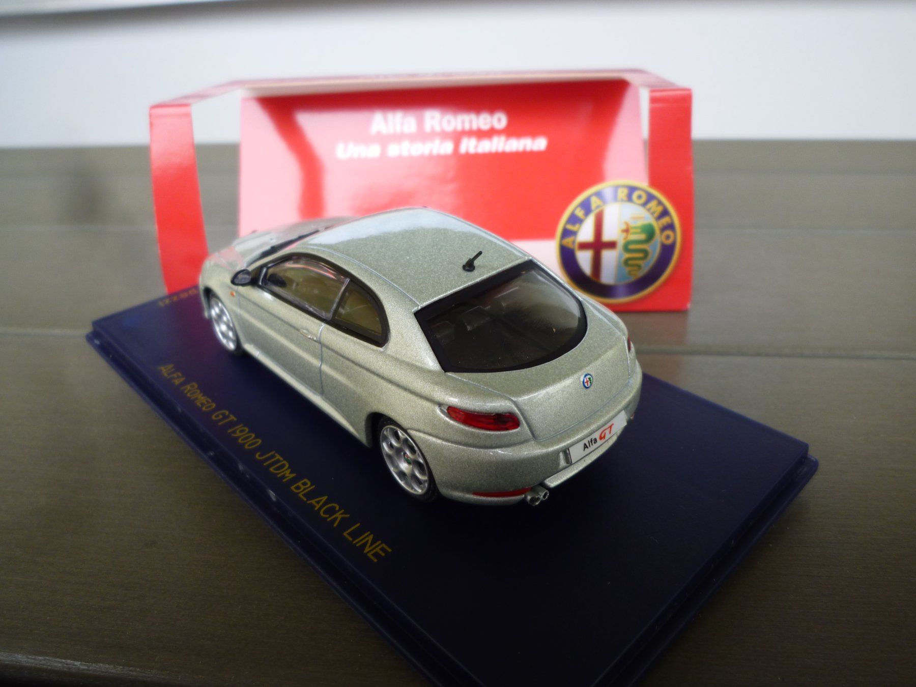Alfa Romeo Modellini d'auto: Alfa Romeo GT 1900 JTDM – Nuovo e nell'imballaggio originale da Flawil venduto da Imperiosud 2