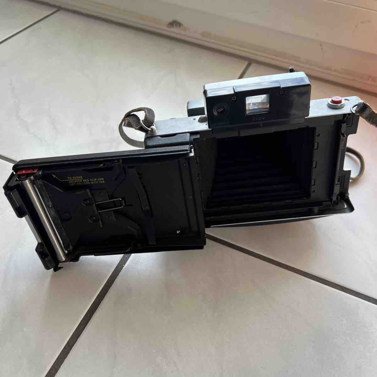 Polaroid Kamera: Polaroid Land Camera Automatic 100 antike Kamera – Defekt aus Unterkulm von Sita013 7