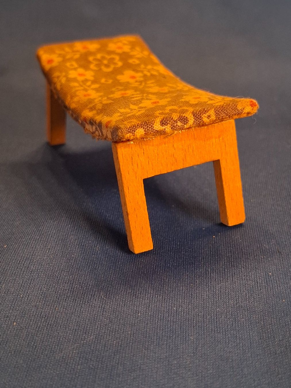 Case e mobili per bambole: Puppenhaus Vintage Hocker 1960er – Usato da Schlieren venduto da Svenja7 2