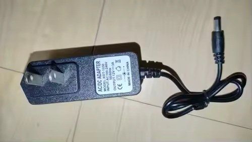 Caricabatterie: Steckernetzteil 12V DC 4A 48 Watt DC Stecker incl. Adapter – Nuovo e nell'imballaggio originale da St. Niklausen OW venduto da LED-Shop