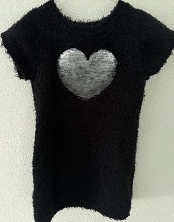 Schwarzes Orchestra Kleid, Gr. 128, Herz Wende Pailletten